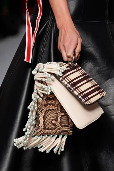 Look 27